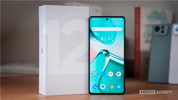 蛇年第一款Ultra惊现3.5mm耳机孔!华硕Zenfone 12 Ultra图赏