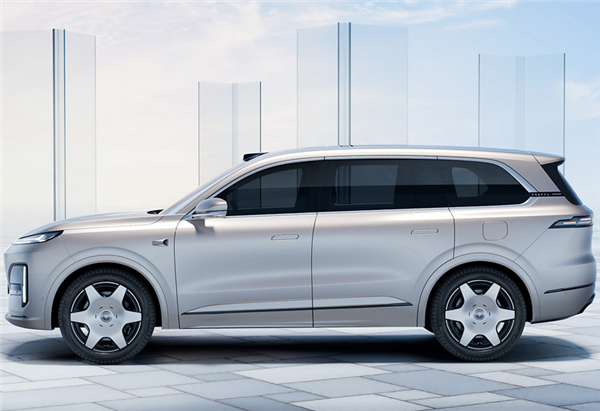 “9”字辈家族再添新成员!深蓝S09首发亮相:超5米豪华6座SUV