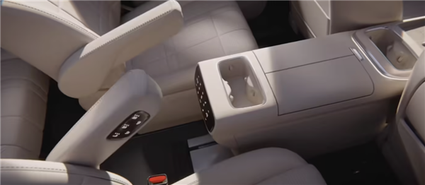 “9”字辈家族再添新成员!深蓝S09首发亮相:超5米豪华6座SUV