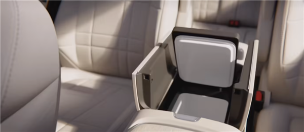 “9”字辈家族再添新成员!深蓝S09首发亮相:超5米豪华6座SUV