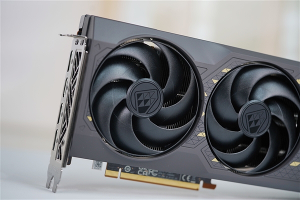 迎战RTX 5060!AMD RX 7650 GRE显卡图赏