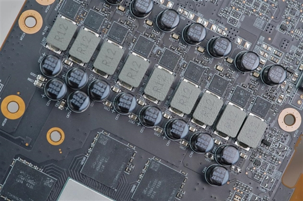 迎战RTX 5060!AMD RX 7650 GRE显卡图赏