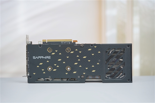 迎战RTX 5060!AMD RX 7650 GRE显卡图赏