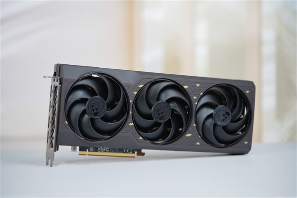 迎战RTX 5060!AMD RX 7650 GRE显卡图赏