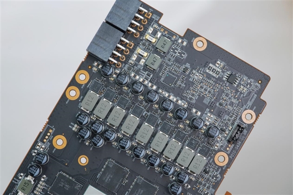 迎战RTX 5060!AMD RX 7650 GRE显卡图赏