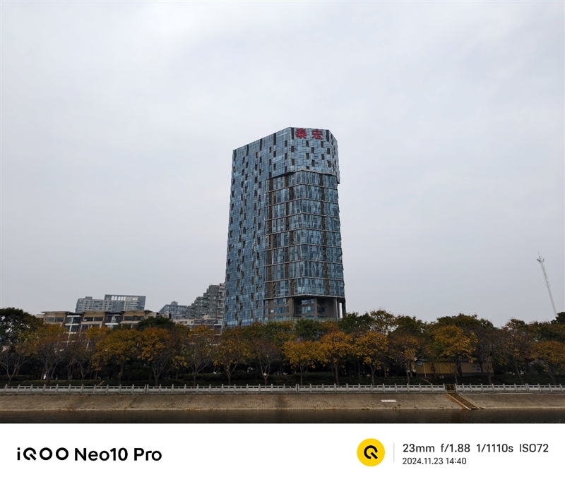 全球首款天玑9400游戏机iQOO Neo10 Pro全面评测：144帧丝滑玩《星铁》真香！