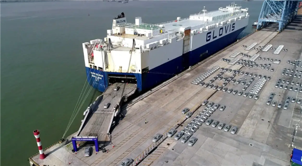 比电车着火更可怕的 是电车在海上着火