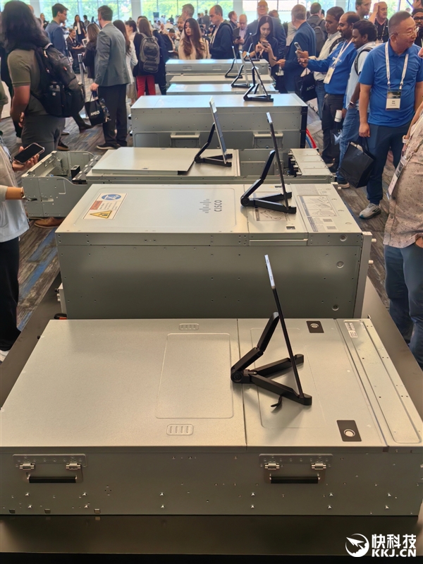 AMD首次公开未来两代EPYC：Zen6性能飙升70％！