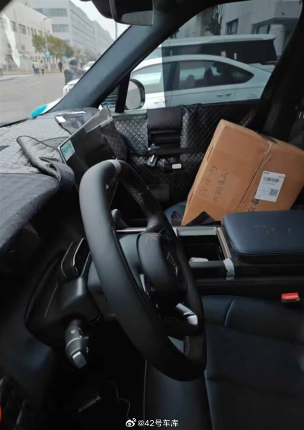 和外观反差极大 疑极氪9X内饰曝光:一点也不像劳斯莱斯库里南