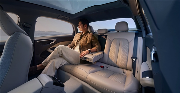 首款华为智驾德系豪车!一汽奥迪A5L开启预售