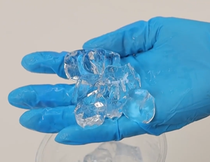 博主实测13家饮品冰块有11家菌落数超标 瑞幸、蜜雪等回应