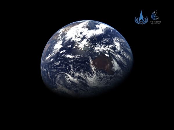 我国天问二号最新地月影像图发布 距离59万千米看地球太美了