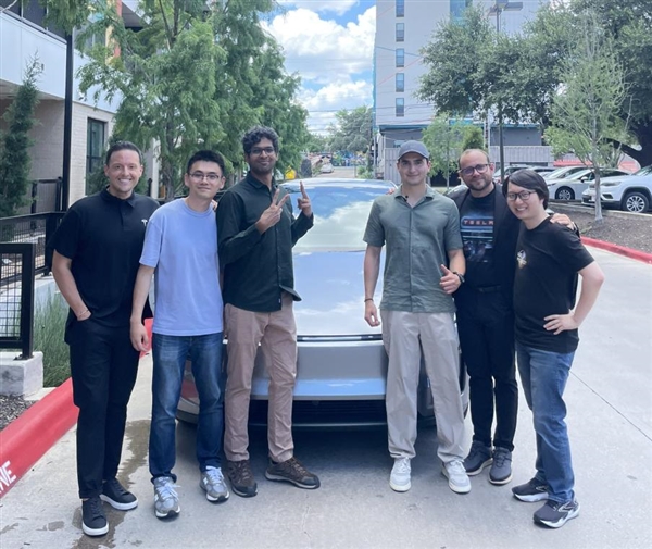 特斯拉“外卖式”交车:APP下单 全无人驾驶到家门