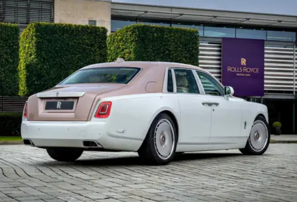 全球仅1台！劳斯莱斯幻影定制版登场：这才是顶奢教科书