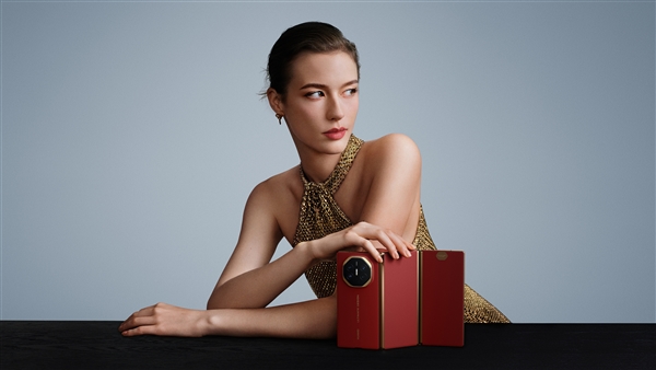 曝华为Mate XTs九月登场：鸿蒙最强三折叠