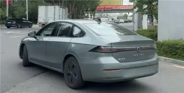 看齐大哥迈腾！全新大众速腾实车曝光：现款12.79万元起