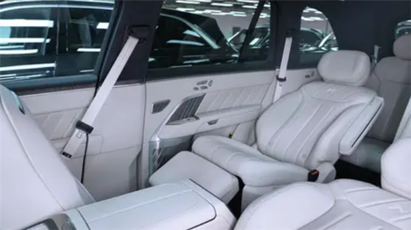 逆流而上的极简主义！乐道L90实车内饰首曝：中控只有一块屏