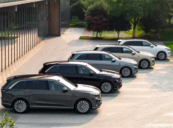 逆流而上的极简主义！乐道L90实车内饰首曝：中控只有一块屏