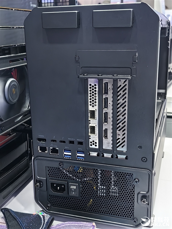 四卡八芯192GB显存!铭瑄秀Intel锐炫Pro B60显卡工作站