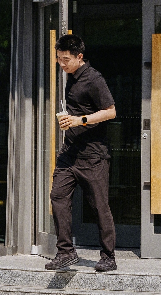 理想汽车有多“抠”：李想本人当车模 在自己公司园区拍摄