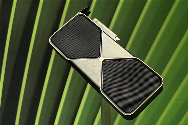 黄仁勋来送惊喜！英伟达将恢复H20在华销售：美国保证将授予许可证