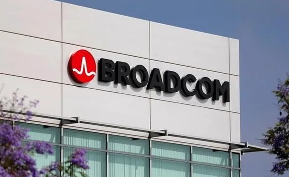 博通新品直击英伟达!Tomahawk Ultra以4倍扩展力抢滩AI数据中心