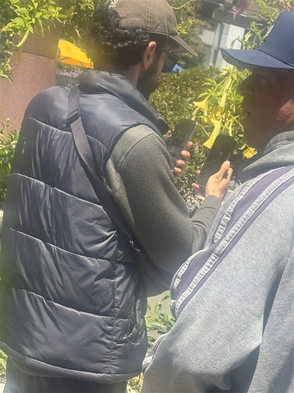 iPhone 17 Pro真机现身街头：外观大曝光