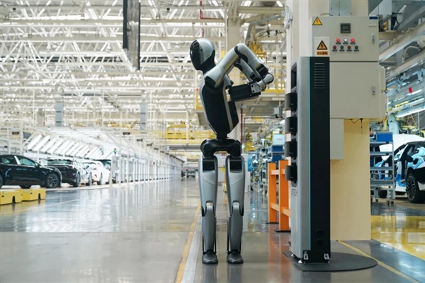 全球首家具身智能机器人4S店开业：涵盖50多款机器人产品 售价最高超百万