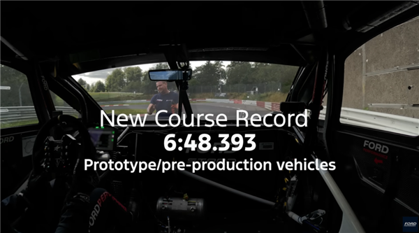 纽北碰到这台面包车：保时捷输了都不奇怪