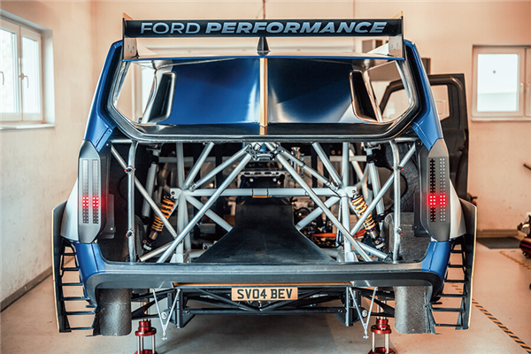 纽北碰到这台面包车：保时捷输了都不奇怪