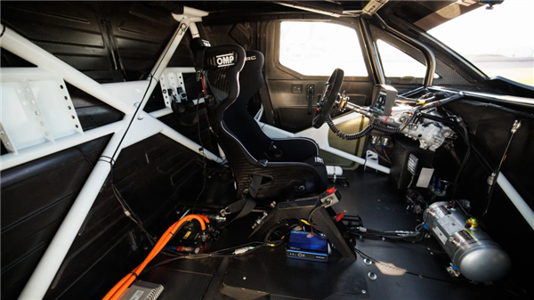 纽北碰到这台面包车：保时捷输了都不奇怪