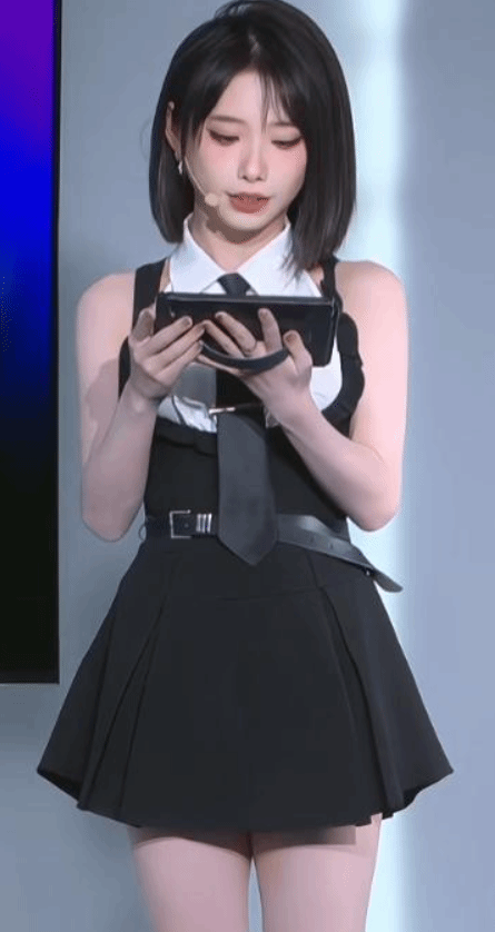 LPL新美女主持惊艳亮相引玩家热议 前SHY48女团成员!