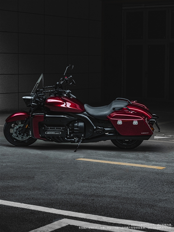 水平对置8缸机 长城灵魂巡航摩托车官图公布：黑红配帅炸了