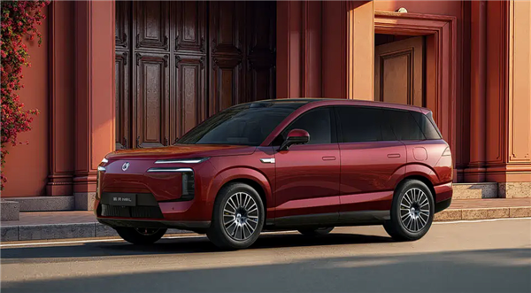全系三电机四驱 腾势N8L即将预售：定位家庭六座旗舰