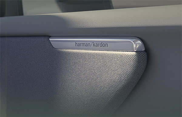 比指导价狂降15万 全新沃尔沃XC70插混SUV上市：26.99万起