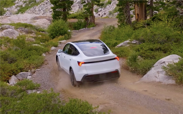 外观、配置全公布！特斯拉正式发布廉价版Model 3/Y 铁粉吐槽：价格太失望了