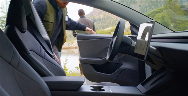 外观、配置全公布！特斯拉正式发布廉价版Model 3/Y 铁粉吐槽：价格太失望了