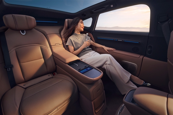 30万级豪华轿车新标杆!阿维塔12四激光版开启预售