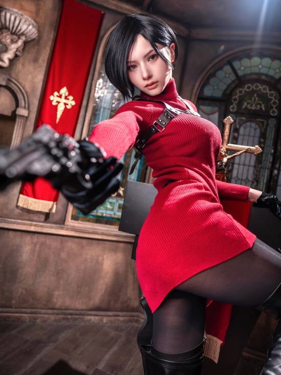 《寂静岭f》女主COS！裙子破损手拎水管