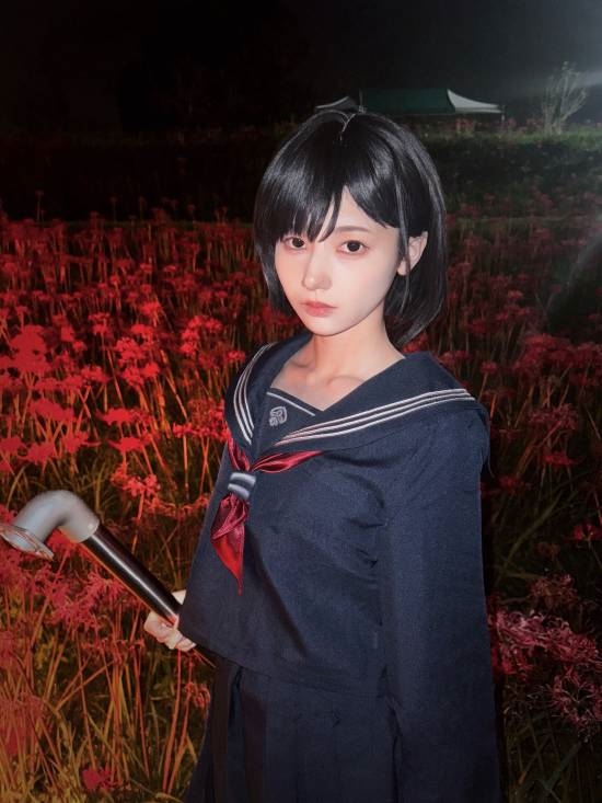 《寂静岭f》女主COS！裙子破损手拎水管