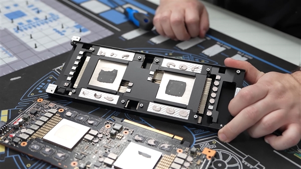 仅仅1万元!华为Atlas 300I DUO AI推理卡首次拆解:双芯合体 薄如蝉翼