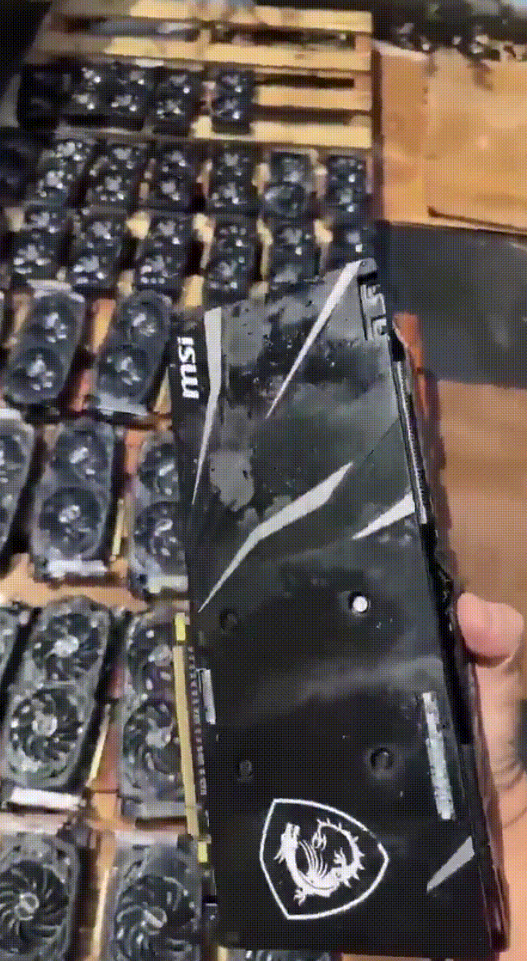 女孩自用99新！“暴力水洗显卡”引热议