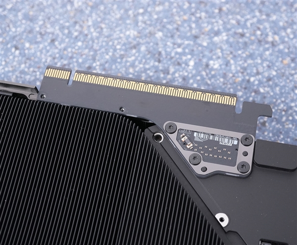 PCIe接口损坏 2万元的RTX 5090原地报废！NVIDIA终于同意换新