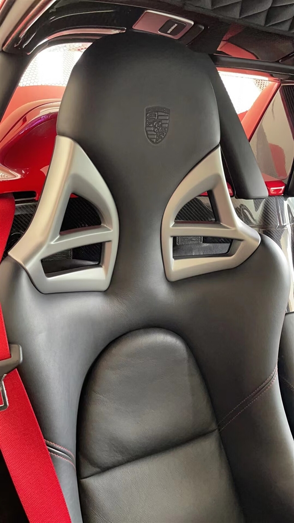 688万起 困在广州展厅里的保时捷卡雷拉GT要拍卖了：无法上牌