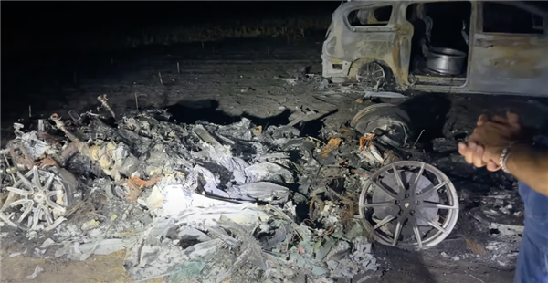 千万粉丝网红为博眼球烧掉价值40万美元的法拉利：却因逃税被抓