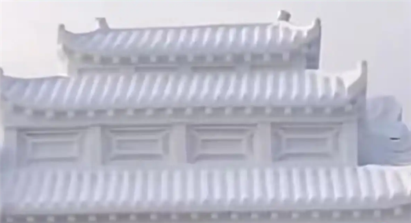 长白山巨型雪雕“云顶天宫”收工 8万方雪建免费宫殿