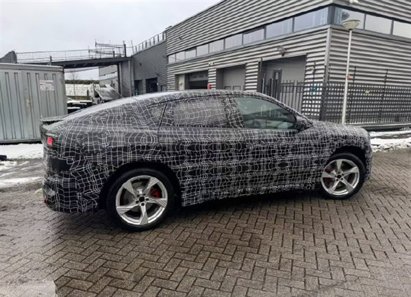 宝马首款纯电轿跑SUV!新世代iX4实车谍照曝光:姿态更低、更具攻击性