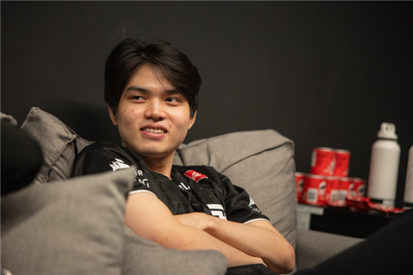 33小时登顶《英雄联盟》韩服的 到底是人还是AI？